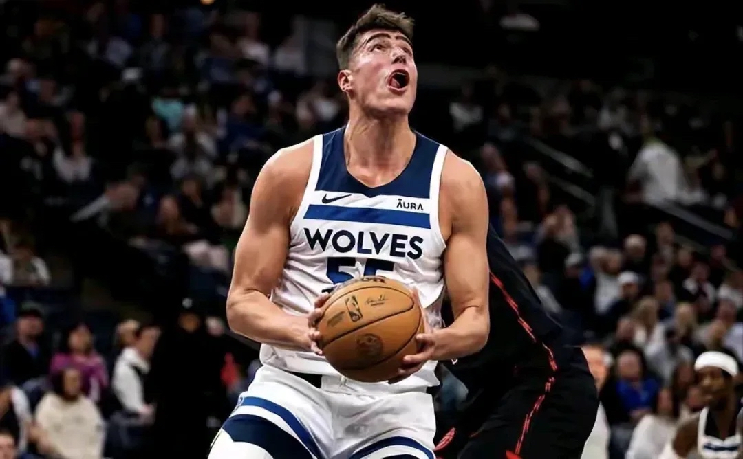 悟空体育-森林狼全明星球员出色,球队野心勃勃稳步上升踏上征程