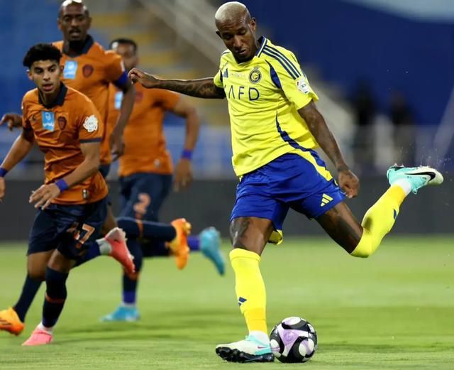 萨尔茨堡前锋连场破门,助球队夺冠在望 萨尔茨堡前锋连场破门,助球队夺冠在望