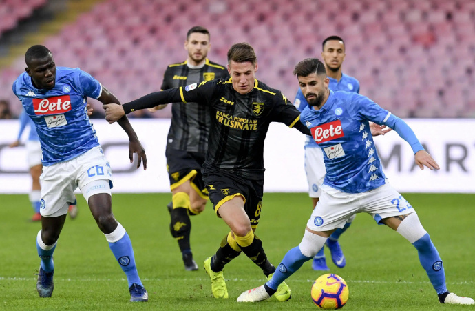 悟空体育-那不勒斯在主场迎战热那亚,士气高涨