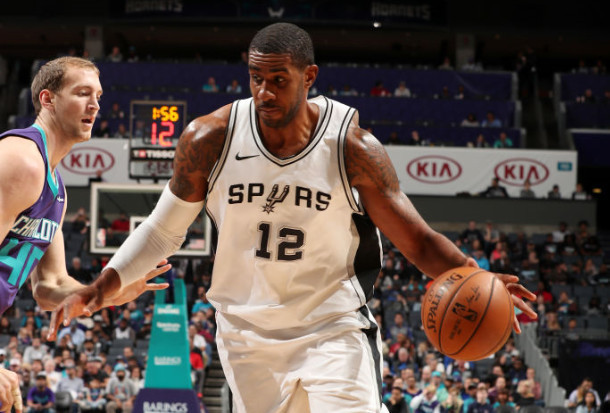 活塞队逆转胜马刺,展现实力不容忽视 活塞队逆转胜马刺,展现实力不容忽视