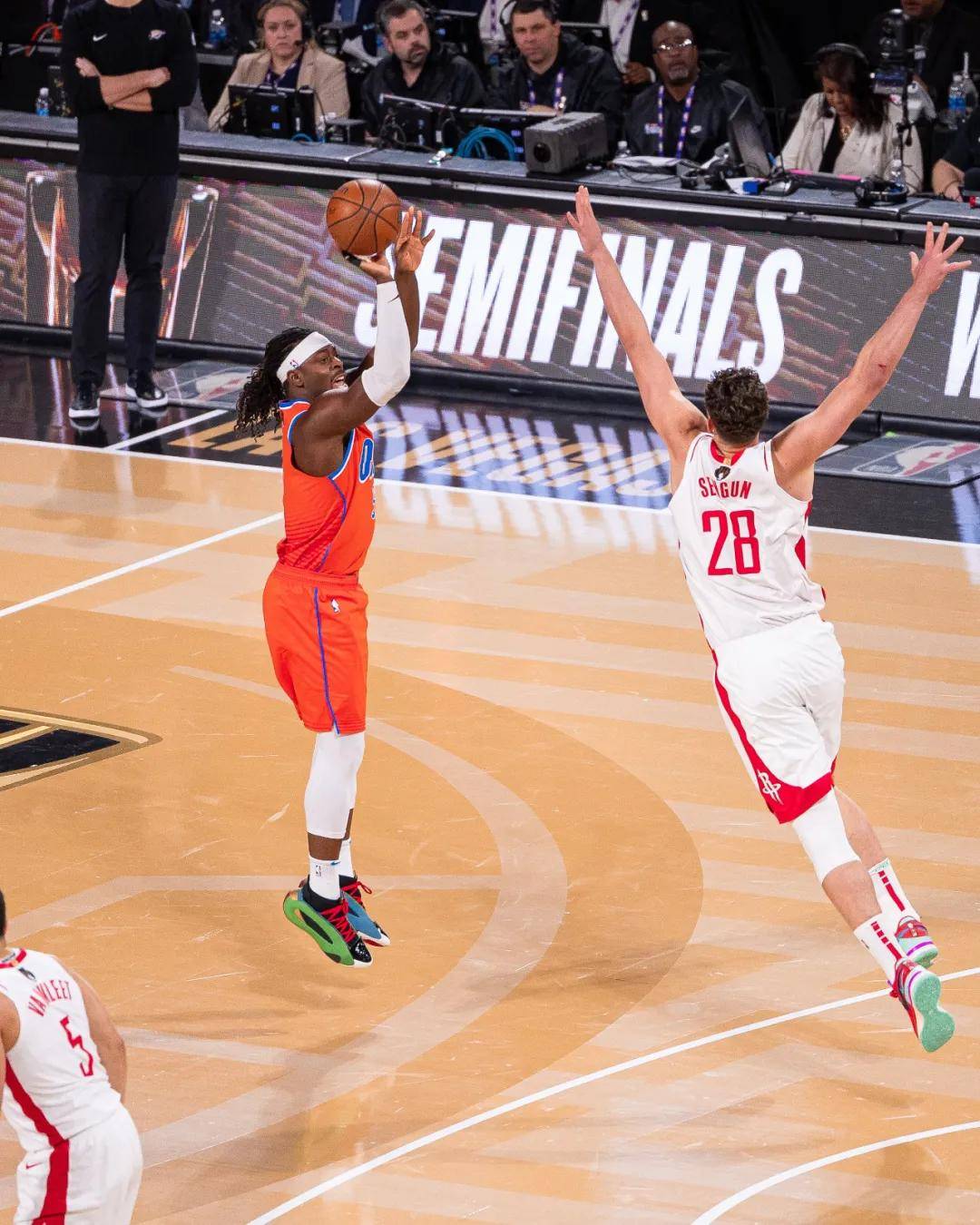 悟空体育官方网站-火箭再胜雷霆,西部半决赛两连胜