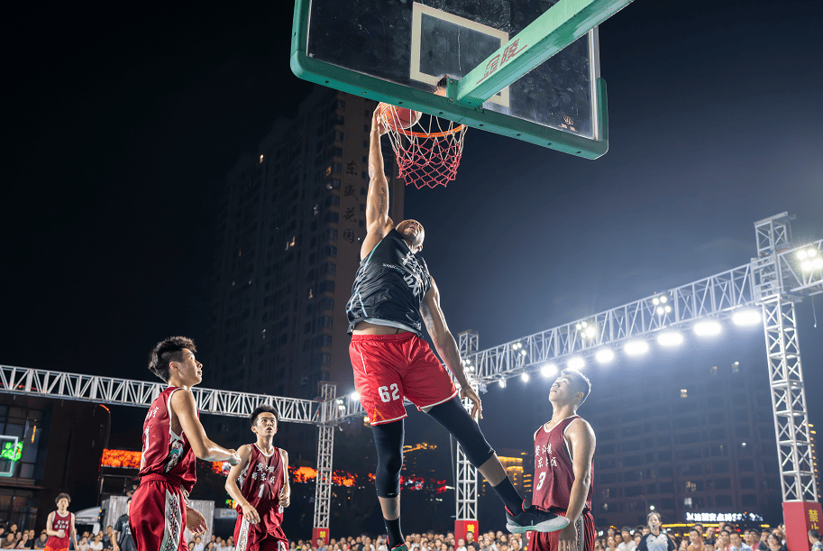 悟空体育-篮球赛事中的精彩瞬间,球迷欢呼雀跃