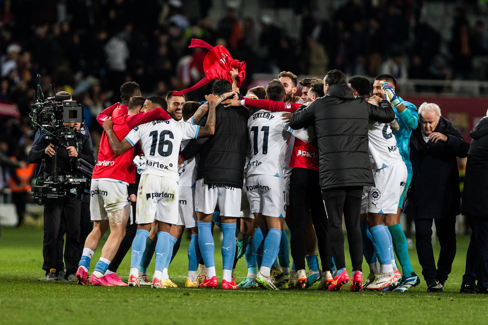 悟空体育-欧洲足球冠军杯精彩赛场,胜队欣喜雀跃