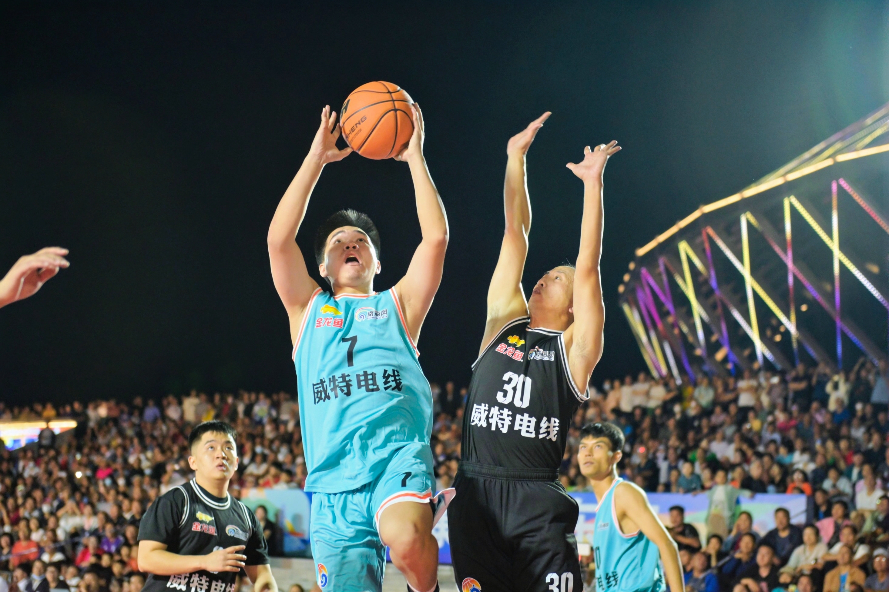 悟空体育-篮板篮球赛事即将打响,球队全力备战期待大战