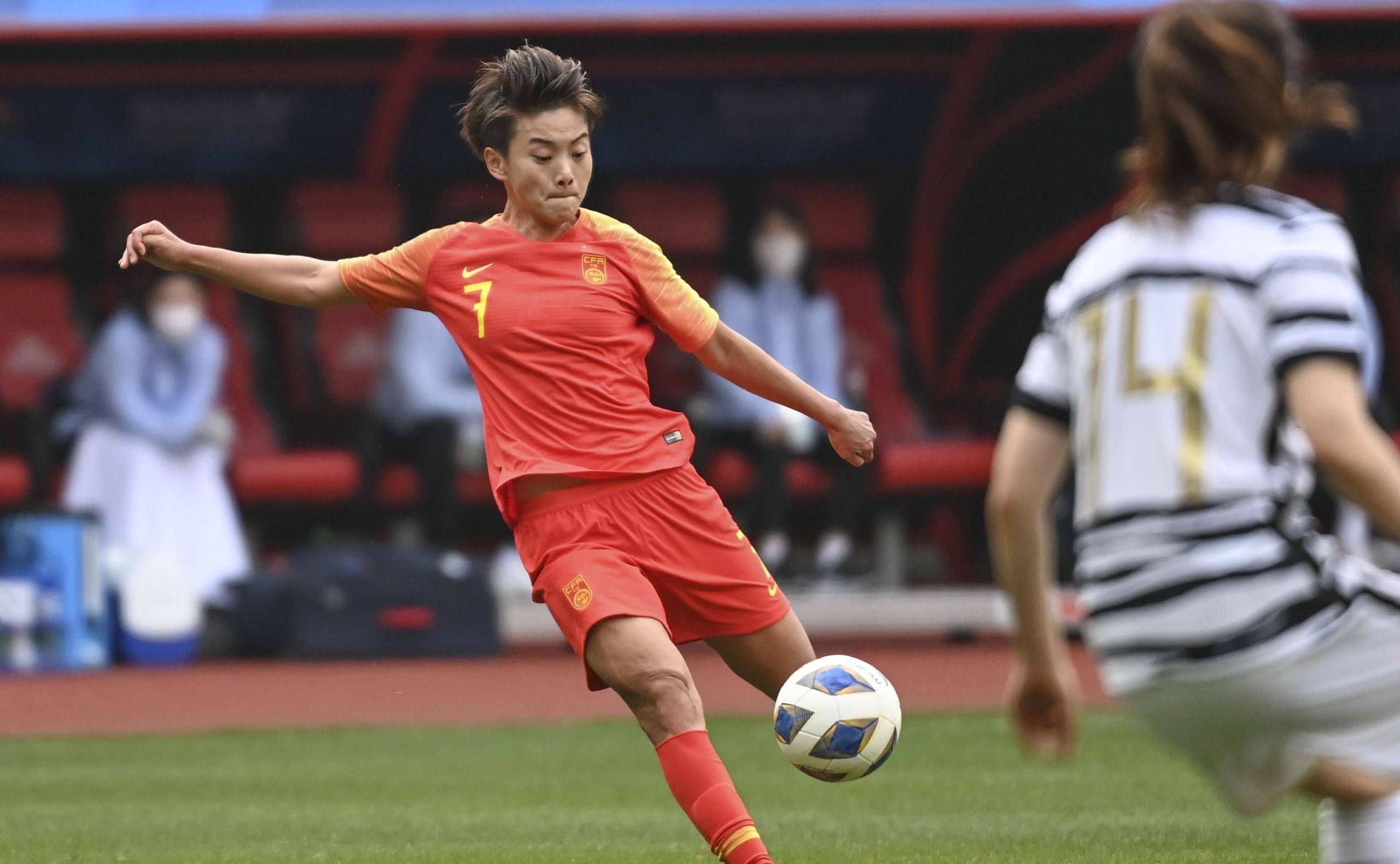 女足明星崭露头角,飒爽英姿让对手忌惮 女足明星崭露头角,飒爽英姿让对手忌惮