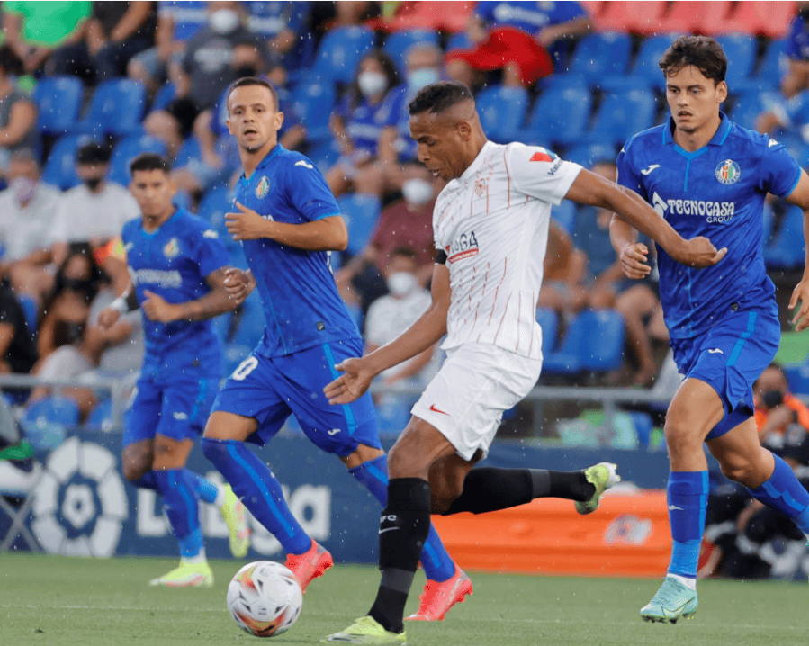 塞维利亚实力突出,球队备受关注 塞维利亚实力突出,球队备受关注