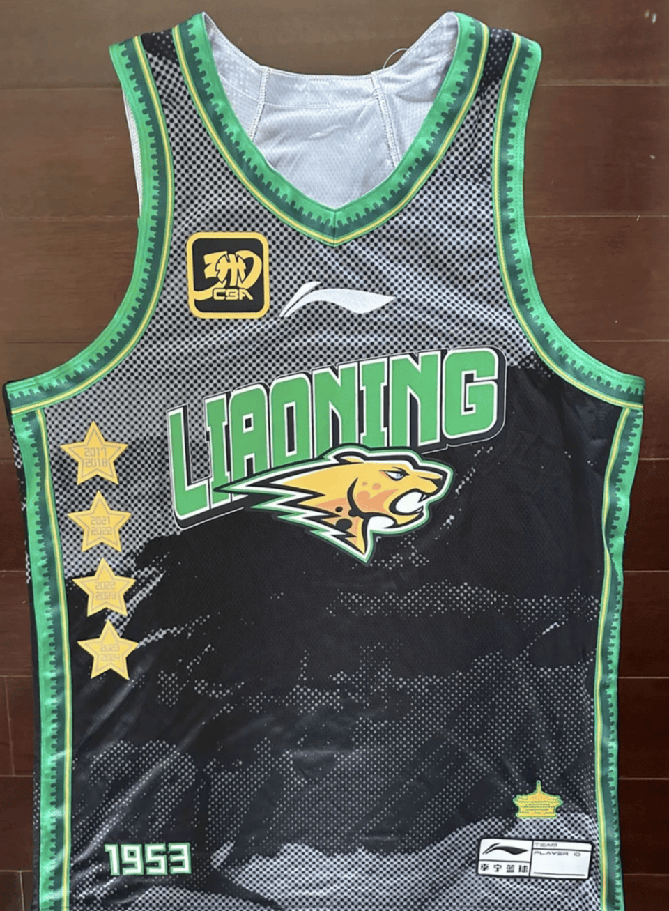 悟空体育-火箭队宣布新赛季球衣设计,粉丝热议球队形象是否升级