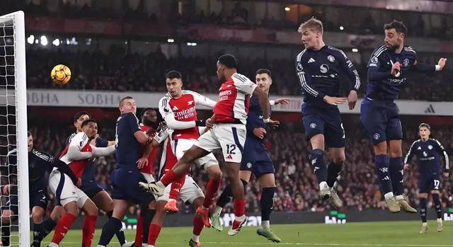 悟空体育官网-投入战斗!球员们全力以赴争夺胜利