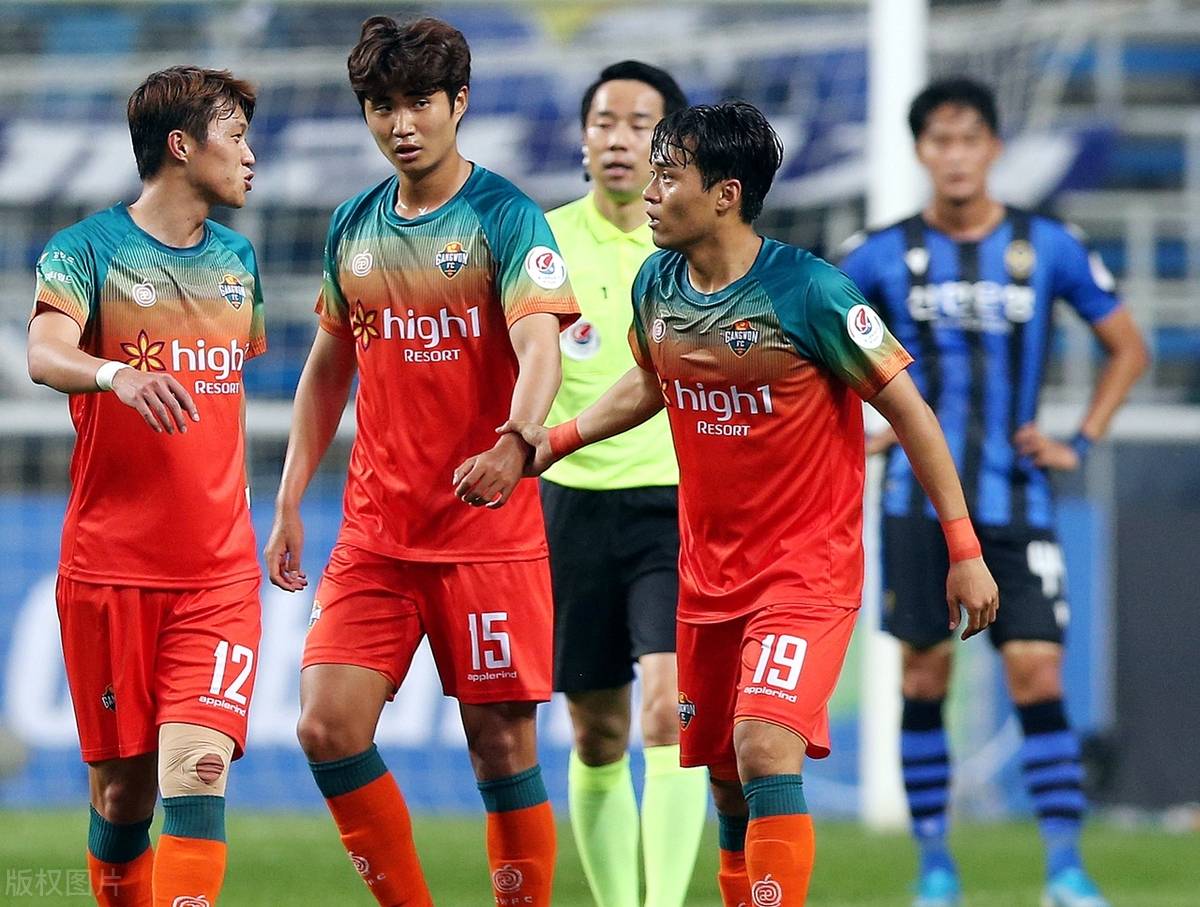 东亚球队联袂晋级,争夺冠军不容小觑 东亚球队联袂晋级,争夺冠军不容小觑
