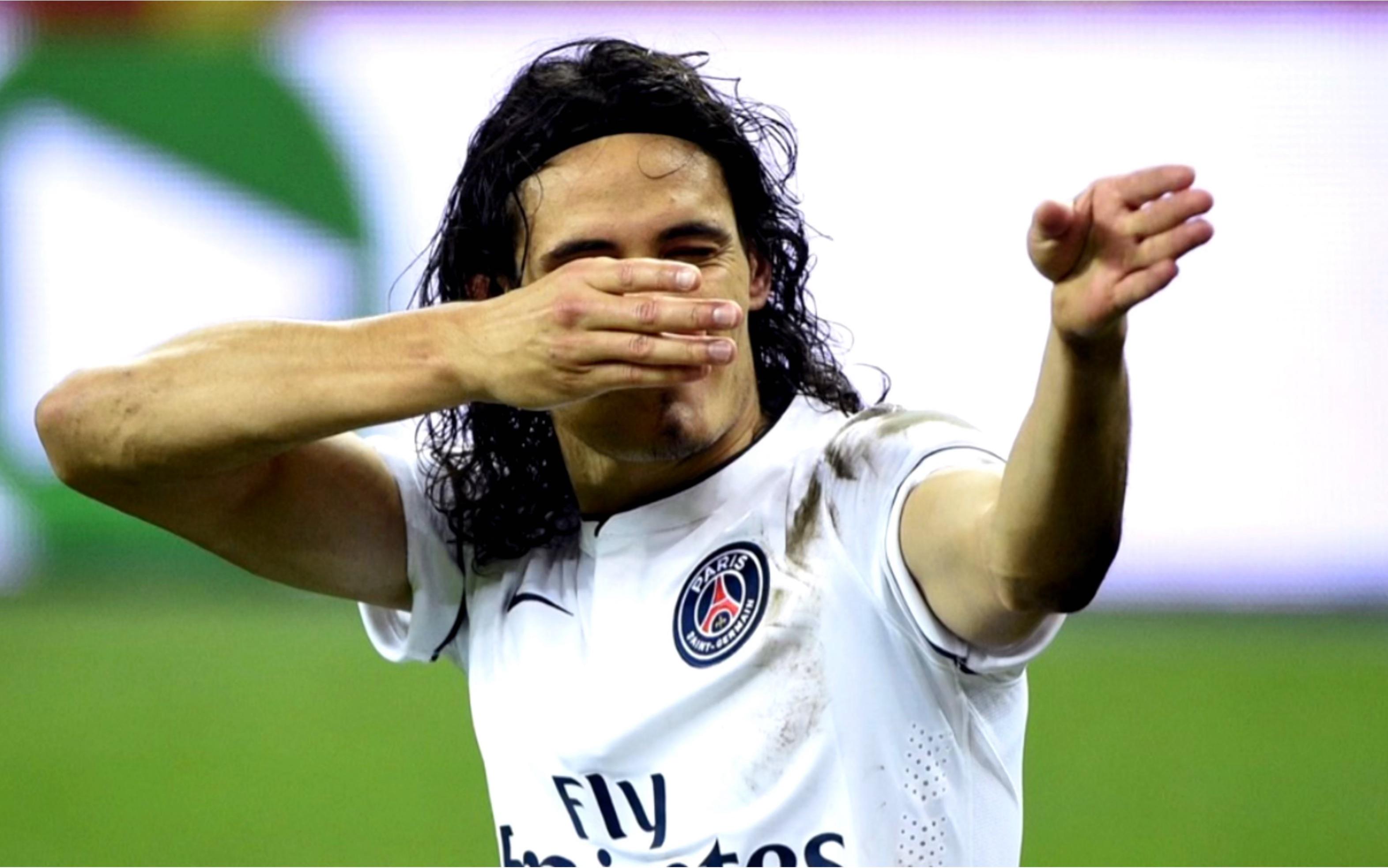 西汉姆球员遭到红牌罚下,场上人数处于劣势 西汉姆球员遭到红牌罚下,场上人数处于劣势