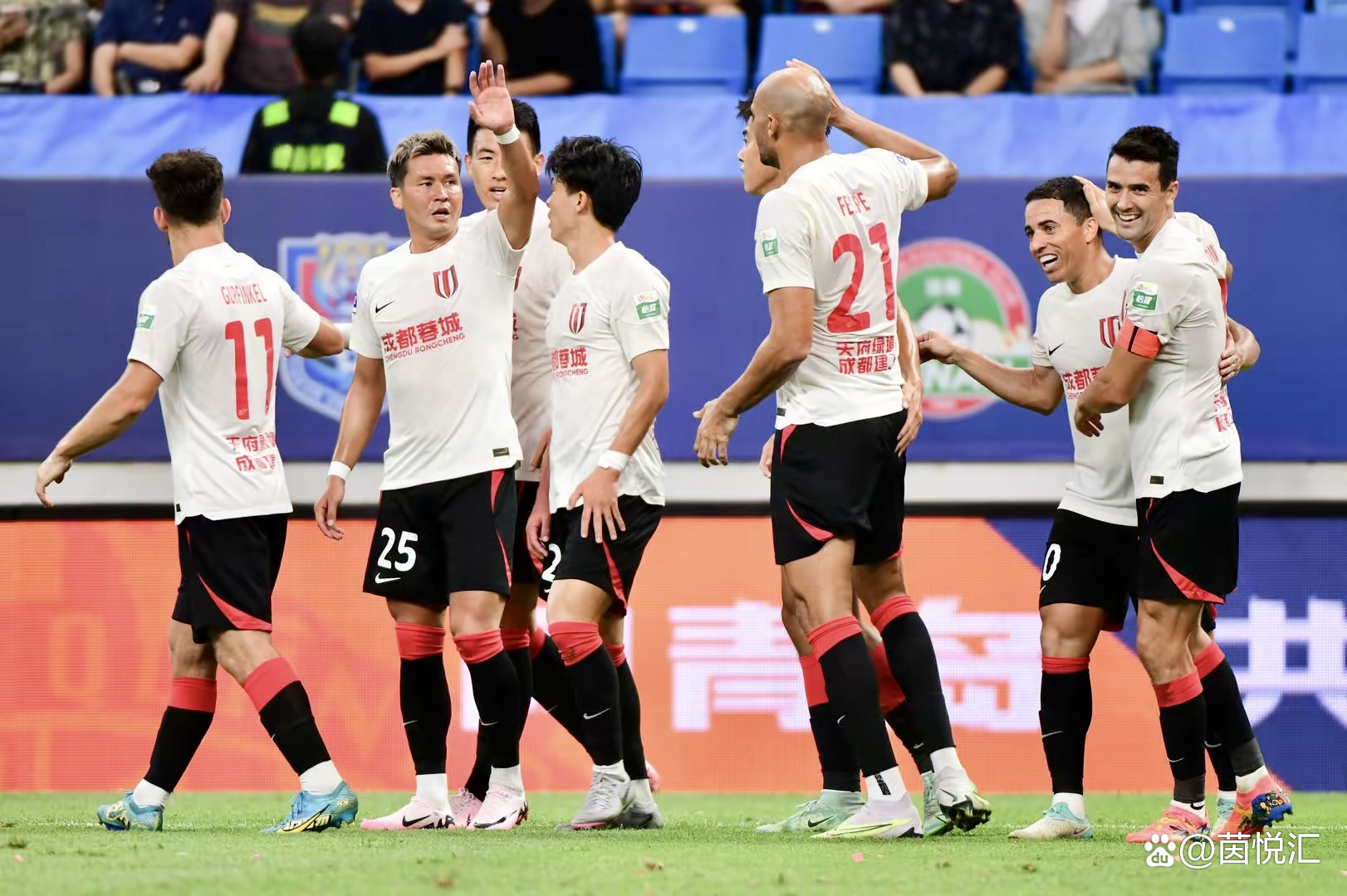 悟空体育-雄狮队连胜,士气高涨