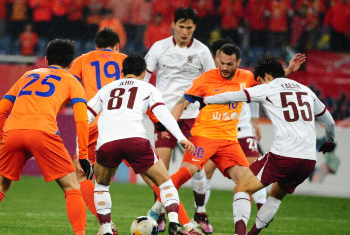 外援表现抢眼,带领球队逆转取胜 外援表现抢眼,带领球队逆转取胜