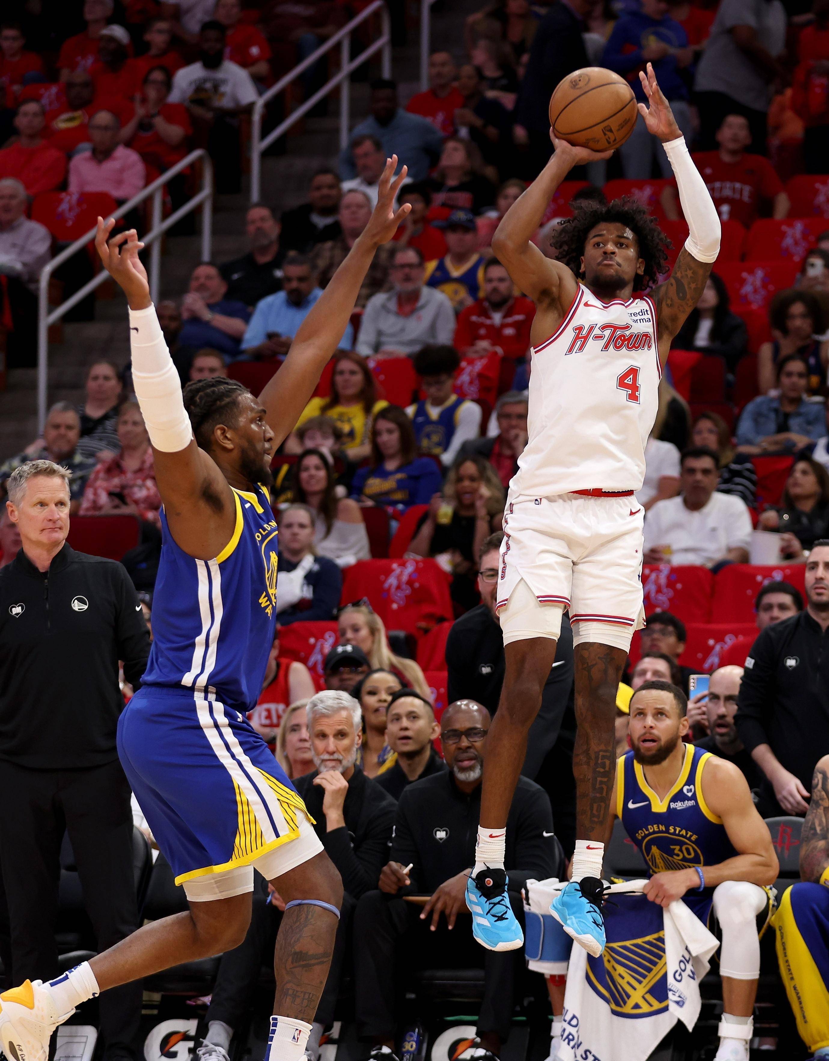 勇士胜灰熊,格林连续两战抢断入账活力十足 勇士胜灰熊,格林连续两战抢断入账活力十足