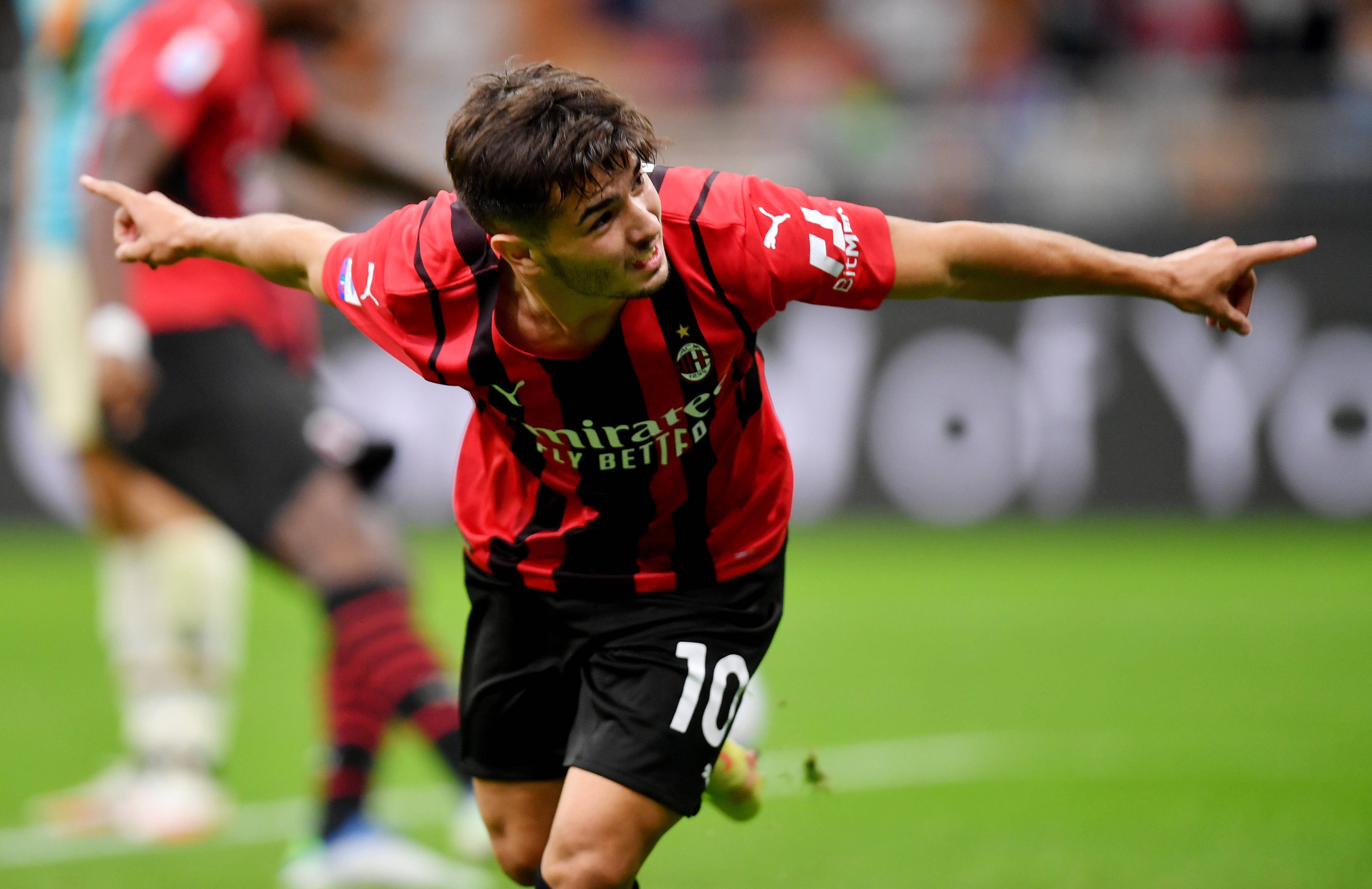 AC米兰主帅遭遇批评,球队士气或受影响 AC米兰主帅遭遇批评,球队士气或受影响