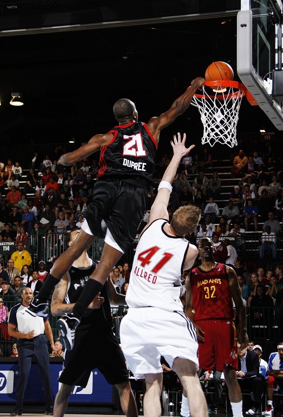 悟空体育-怀特日令三联盟年让日出一篮球人领消