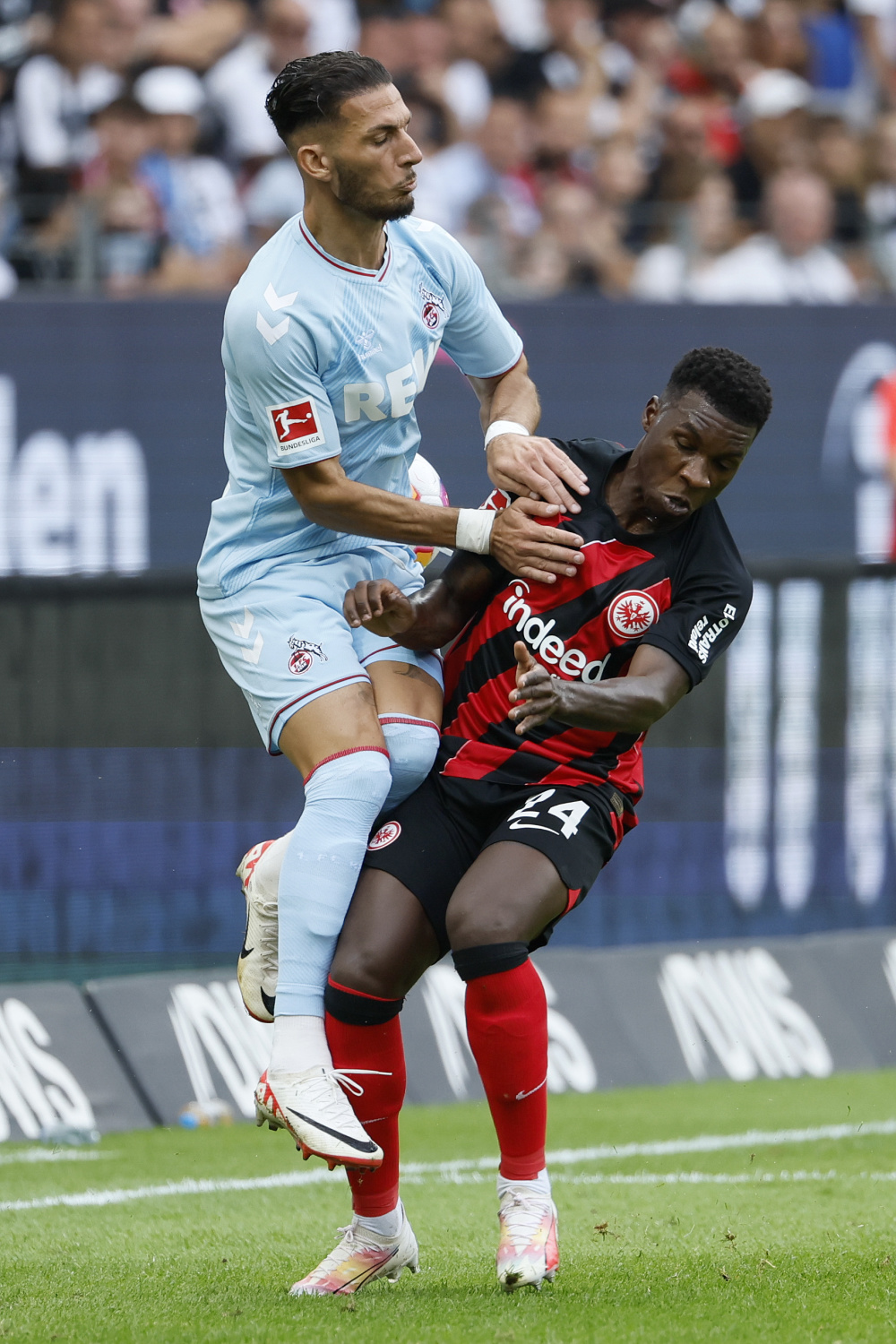 悟空体育官网-法兰克福主场逆转科隆,迎来胜利