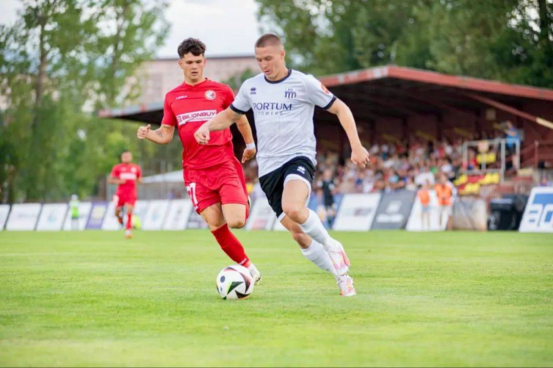 悟空体育-斯洛伐克队球员个人技术突破,带动球队晋级