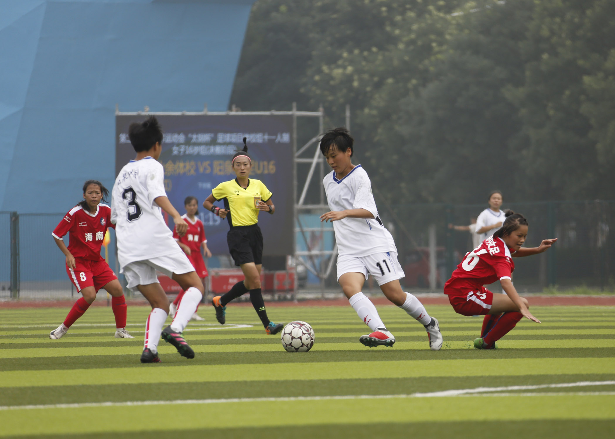 足球赛场上的风采,精彩瞬间全无遗憾 足球赛场上的风采,精彩瞬间全无遗憾