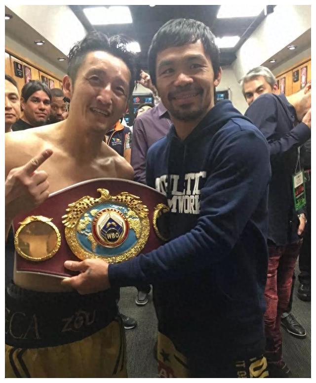 汉堡选手在拳击比赛中拼尽全力,重返巅峰! 汉堡选手在拳击比赛中拼尽全力,重返巅峰!