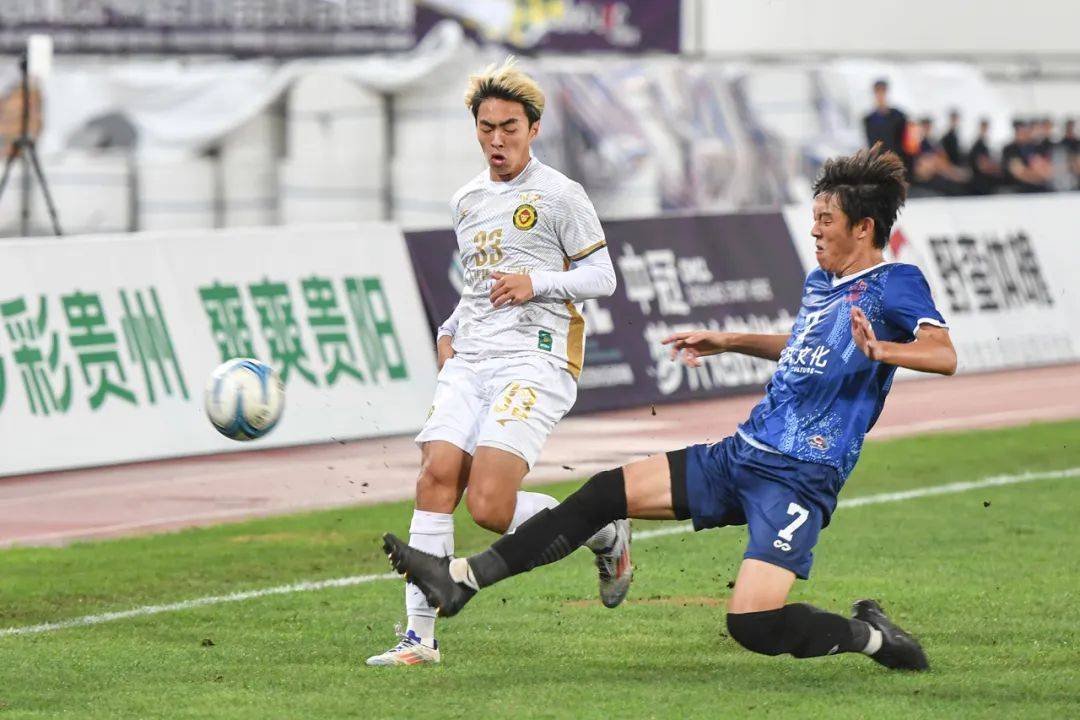 精益求精的比赛,球员们竭尽全力 精益求精的比赛,球员们竭尽全力