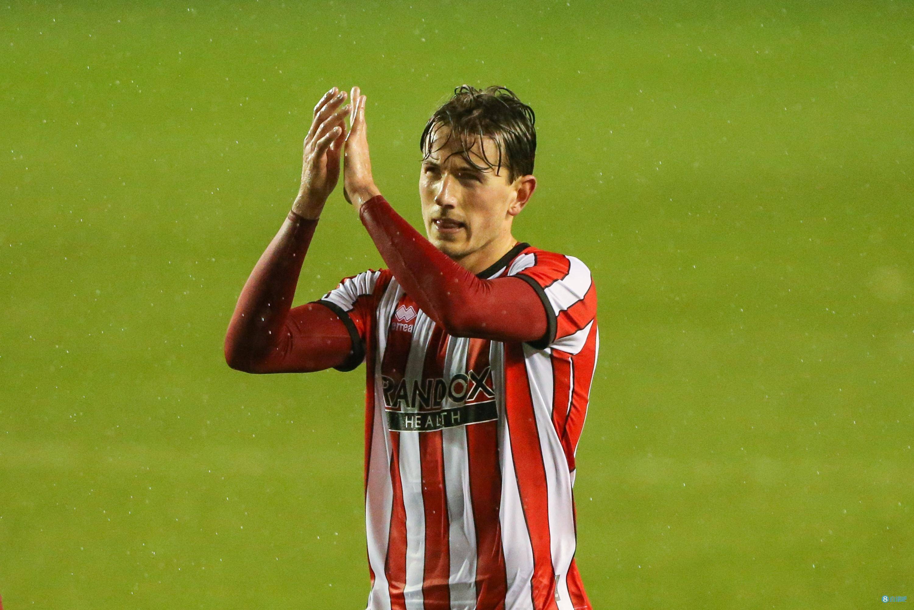 伯恩利球员涉嫌违规,俱乐部陷进危机 伯恩利球员涉嫌违规,俱乐部陷进危机