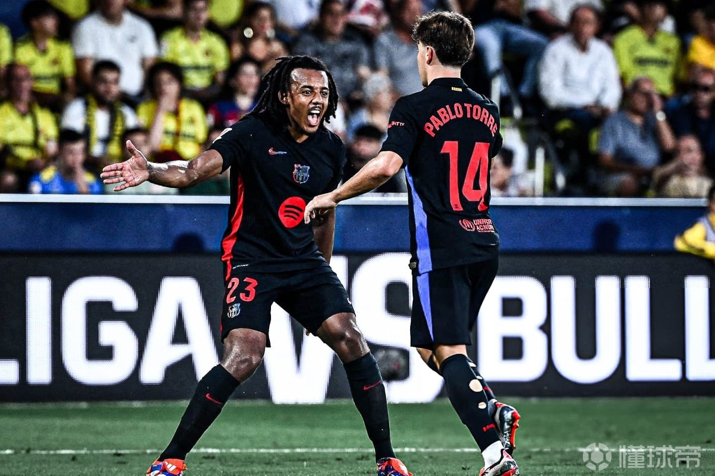 悟空体育官网-红酒男妙传进球,助球队取得胜利