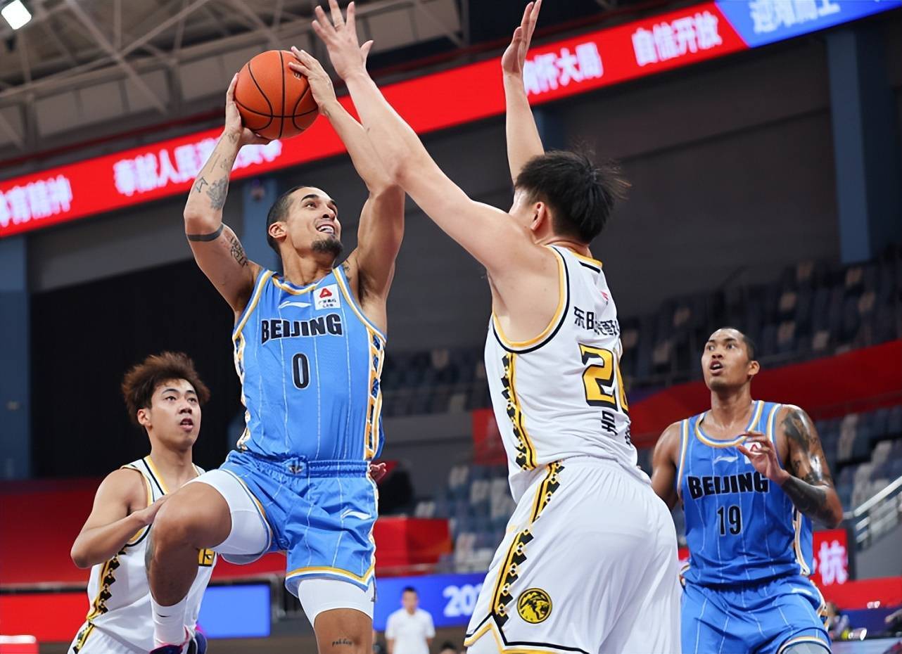 悟空体育官网-山西主场告捷!京粤之争收官遭遇惊险一战