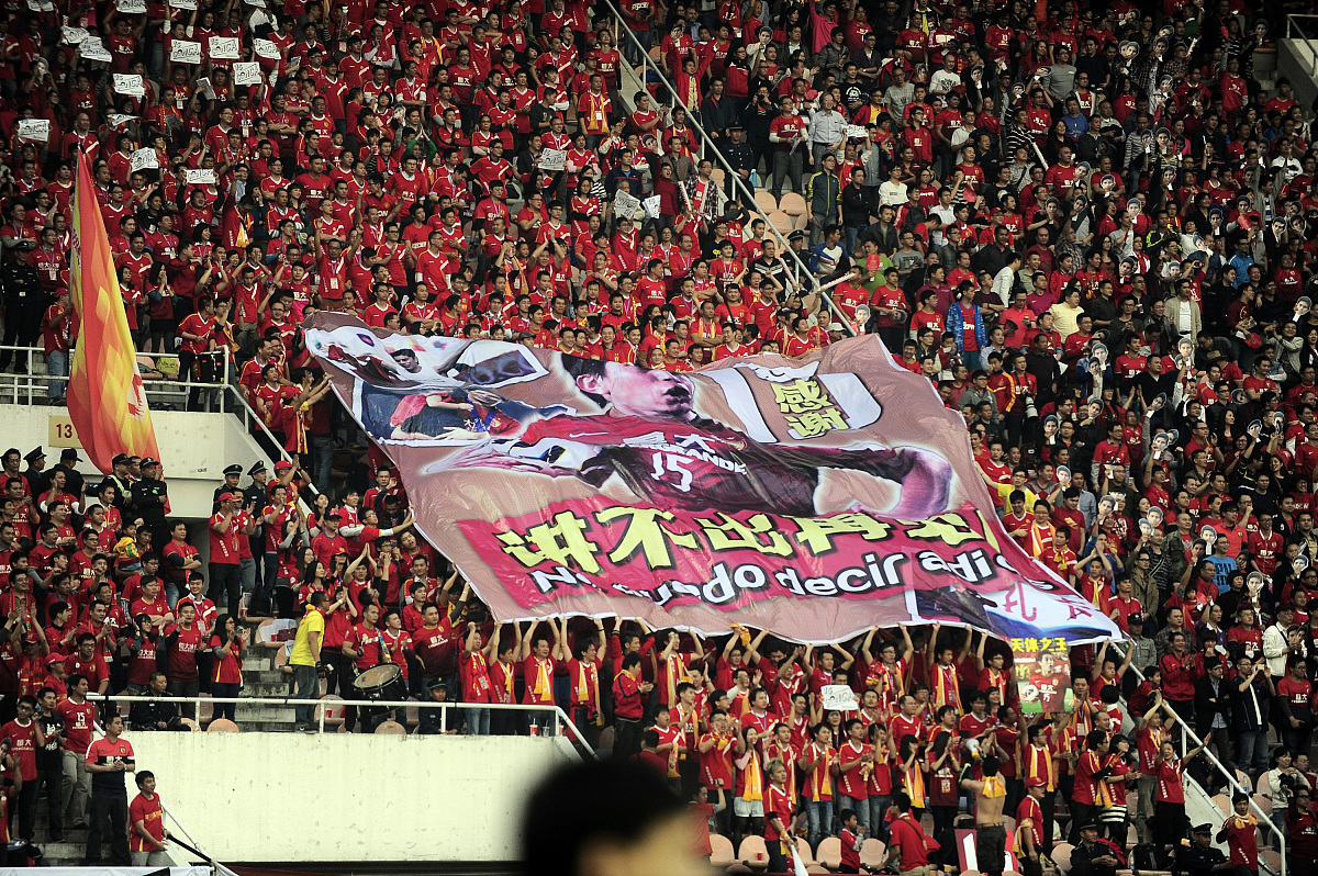 重庆斯威主场大胜,疯狂进球喜上眉梢 重庆斯威主场大胜,疯狂进球喜上眉梢