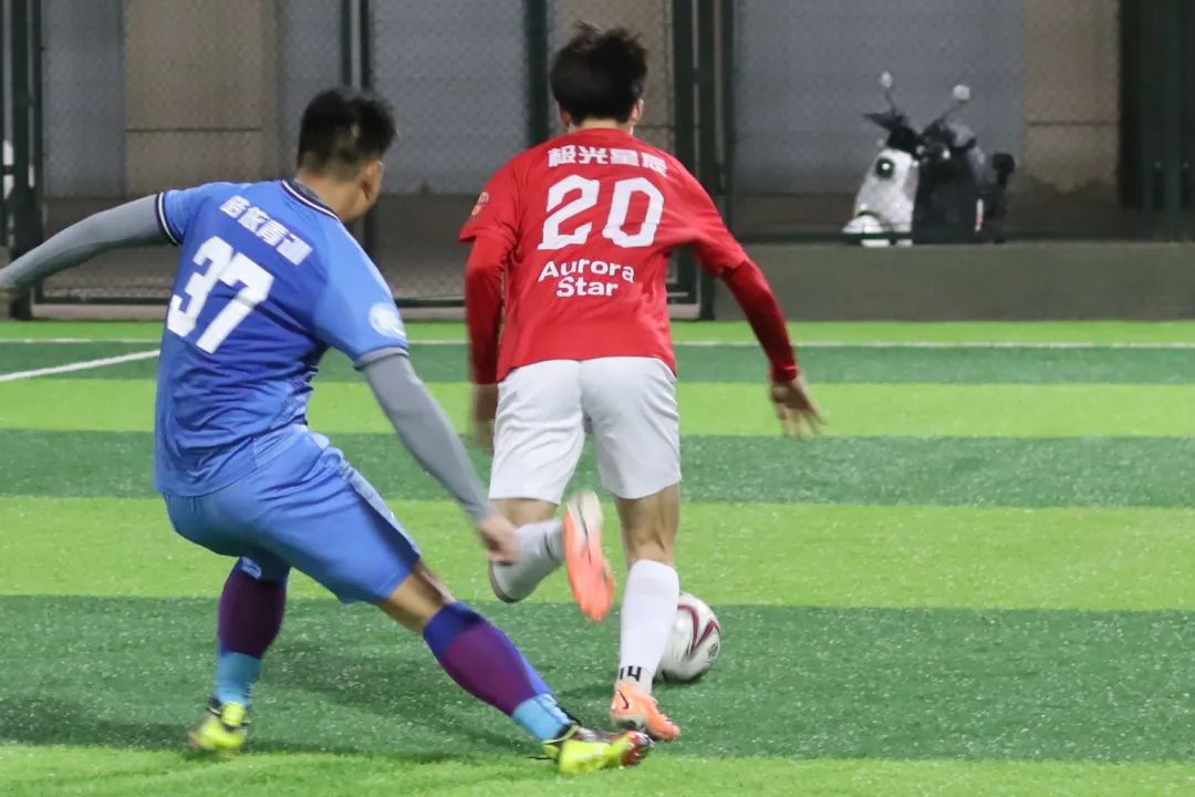 精彩足球比赛层出不穷,球员实力尽显 精彩足球比赛层出不穷,球员实力尽显