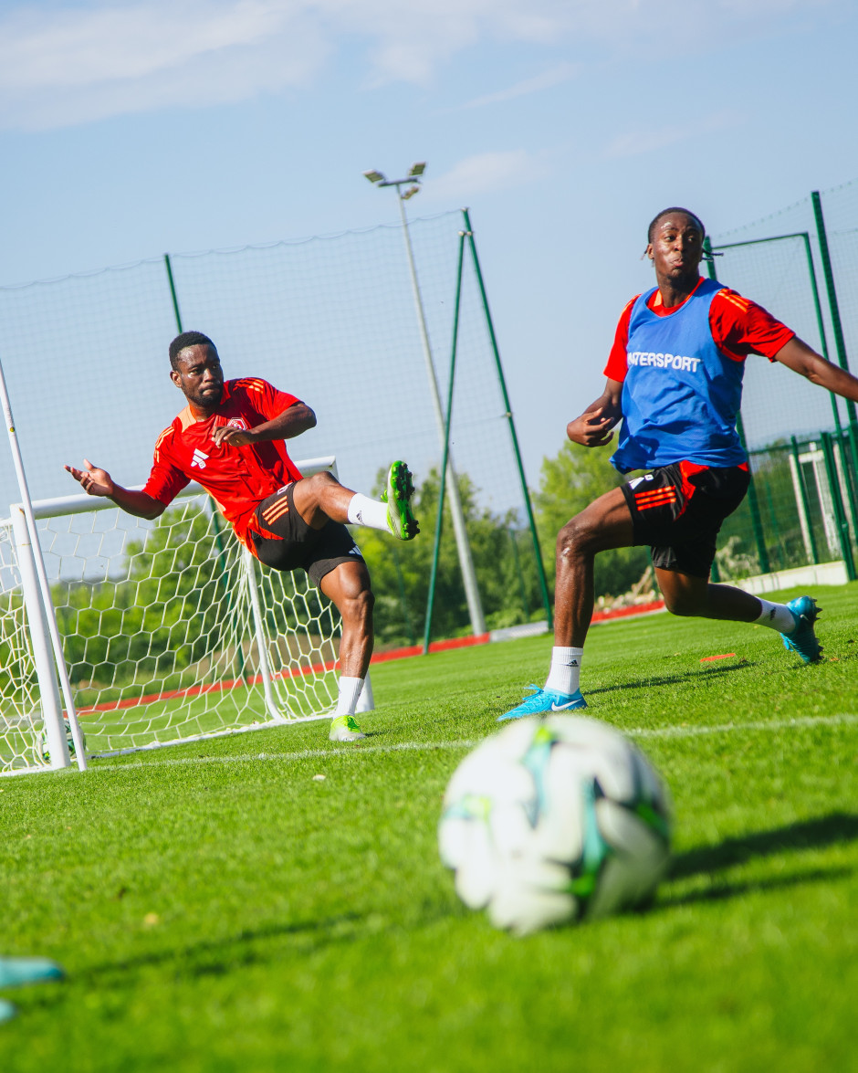 亚眠遭遇主场失利,面临考验 亚眠遭遇主场失利,面临考验