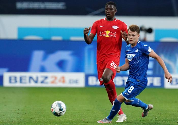 悟空体育官方网站-勒比锡红牛队在德甲联赛中披荆斩棘