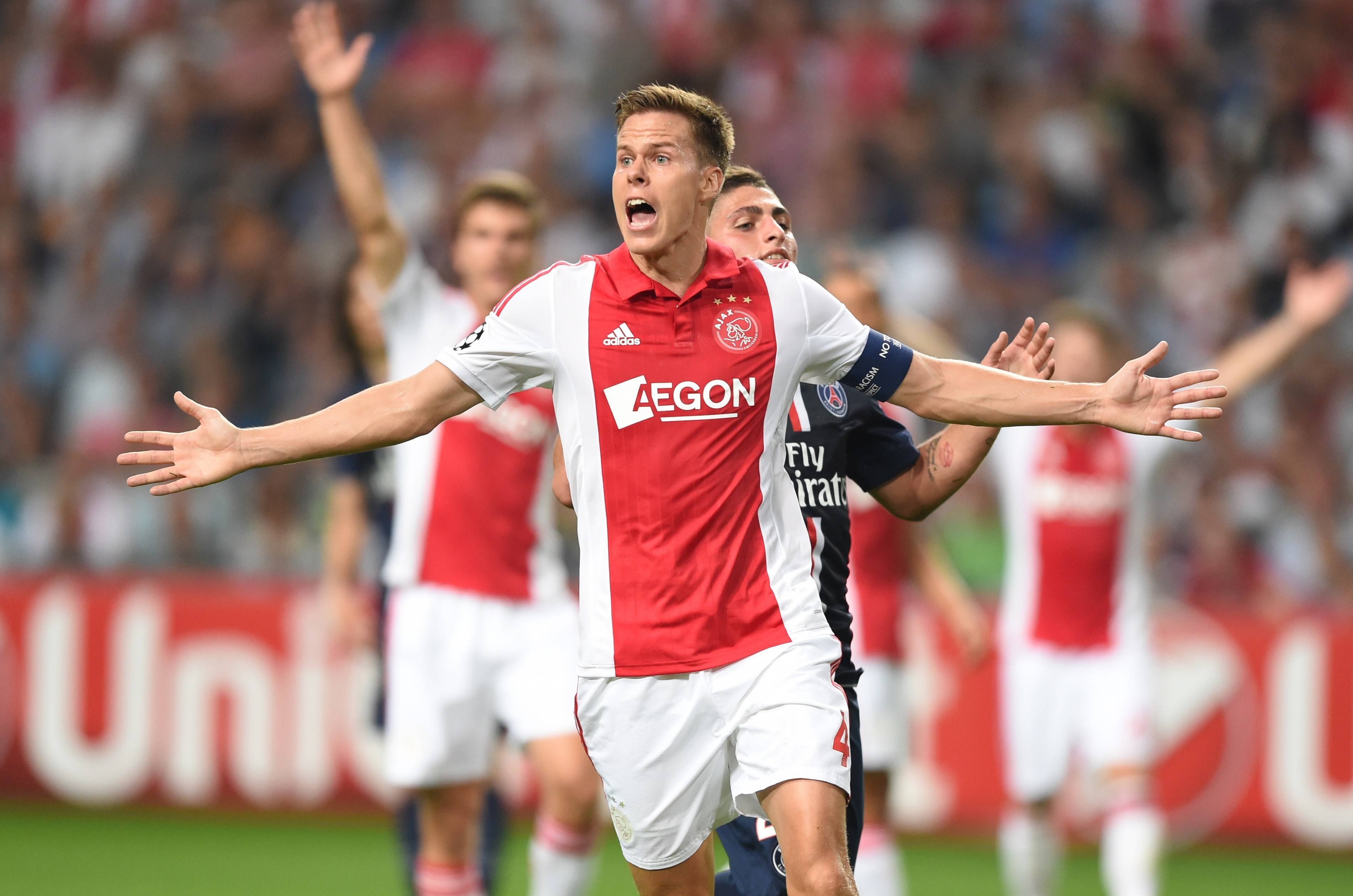 阿贾克斯队获胜连连,稳步前进冠军之路 阿贾克斯队获胜连连,稳步前进冠军之路