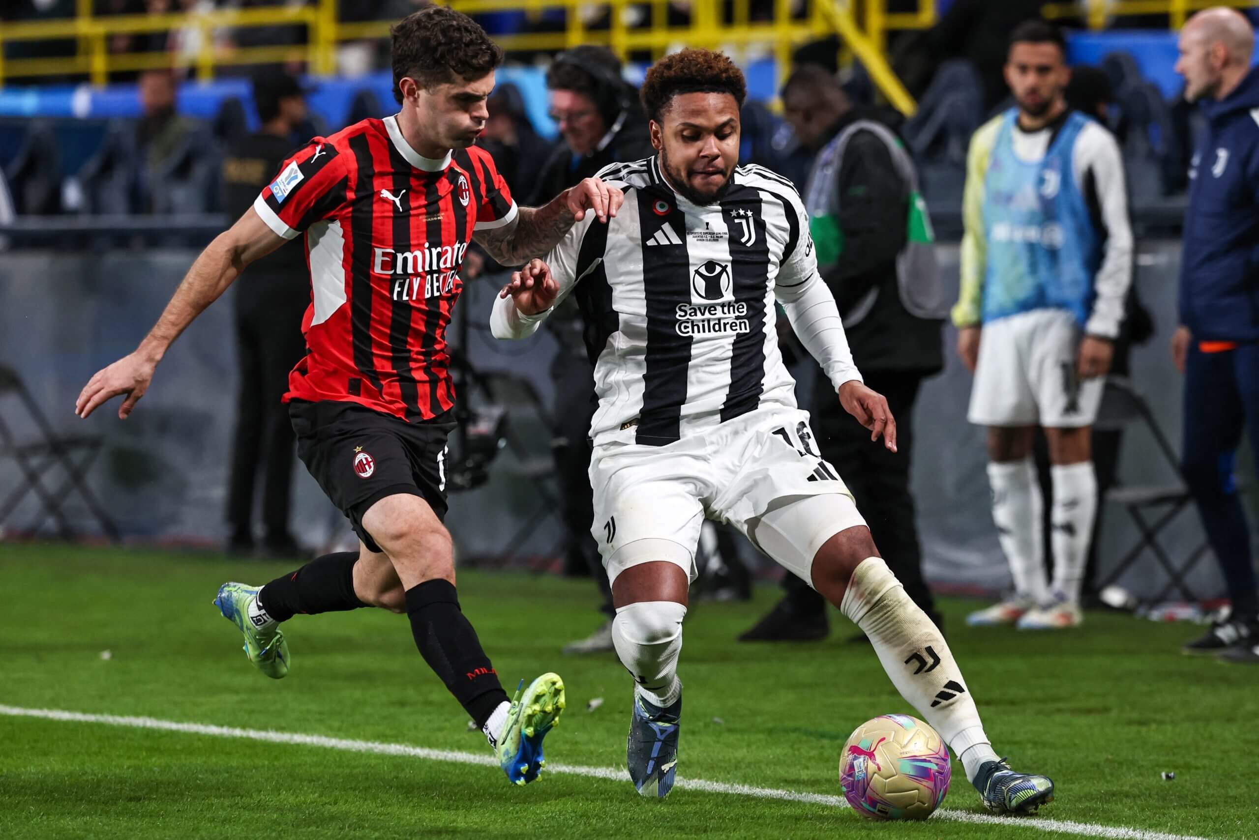 悟空体育官网-AC米兰再获胜利,欧冠出线前景乐观