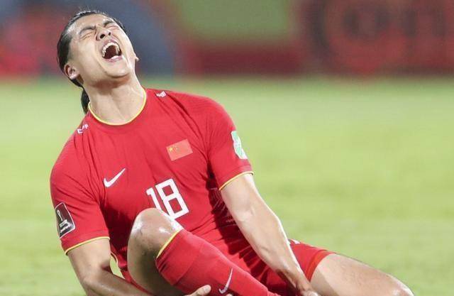 阿曼队在赛场上展现实力,掀起球迷热潮 阿曼队在赛场上展现实力,掀起球迷热潮