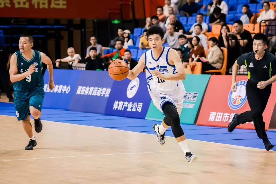 球队实力大增备战，劲头十足