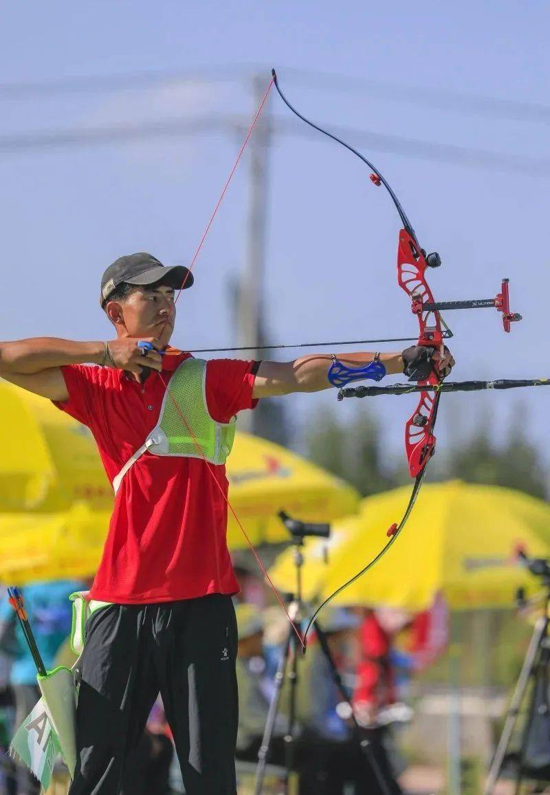 赛场上挥洒汗水,全情投入角逐 赛场上挥洒汗水,全情投入角逐