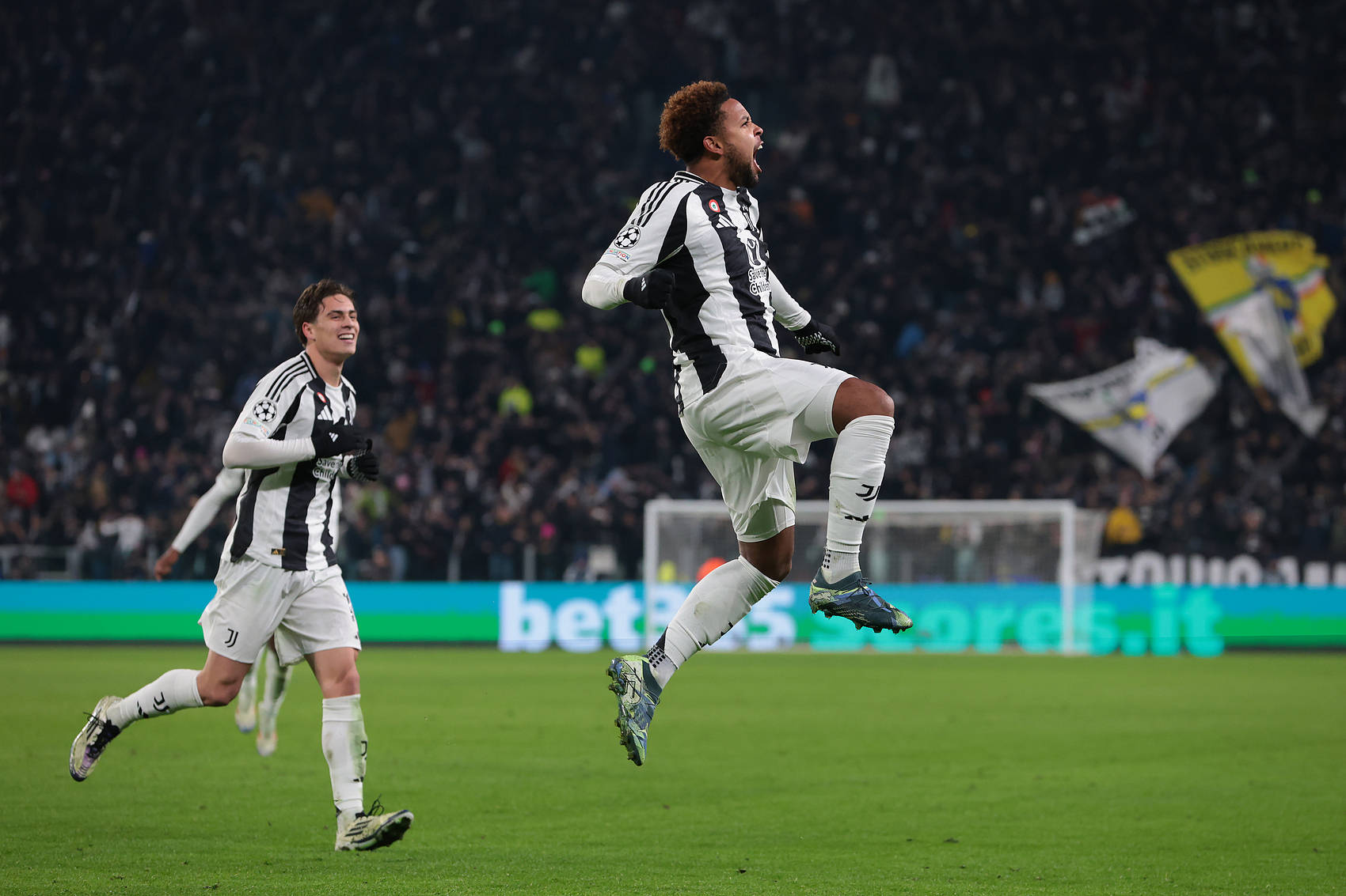 悟空体育官网-惨败出局！曼城主场被AC米兰绝杀，遗憾报失