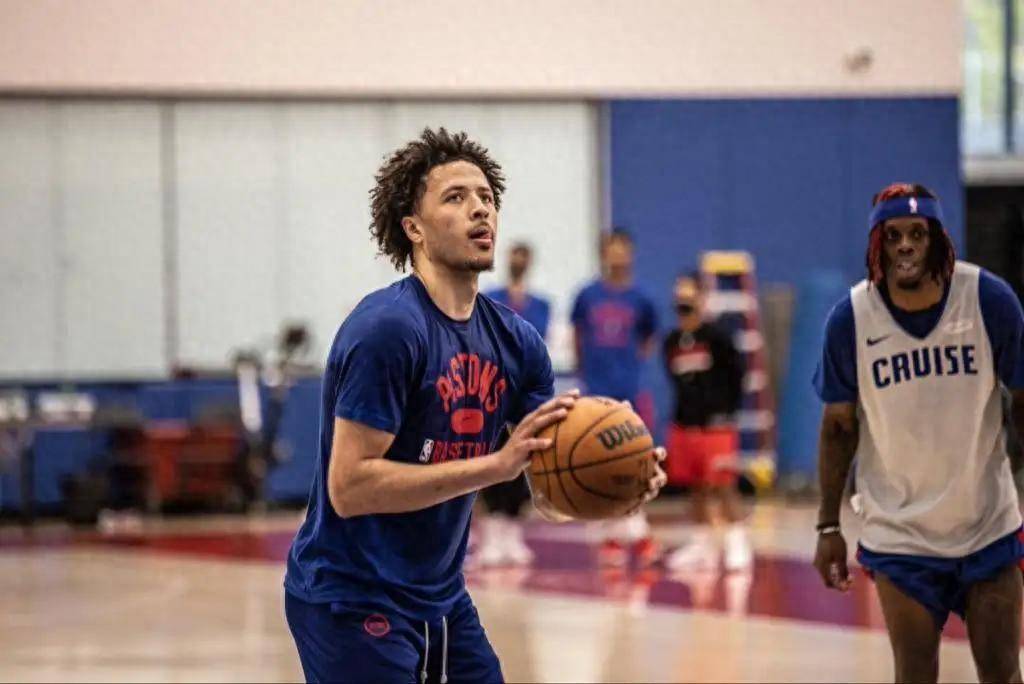 火箭惊险战胜快船,西部决赛形势紧张 火箭惊险战胜快船,西部决赛形势紧张