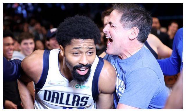 76人擒下公牛,继续领跑东部榜首 76人擒下公牛,继续领跑东部榜首