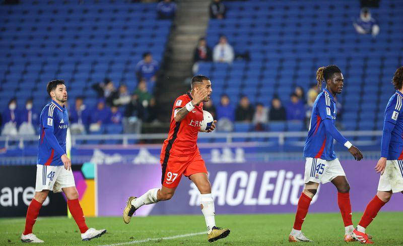 悟空体育-无懈可击！国内足球联赛的顶级球队对决