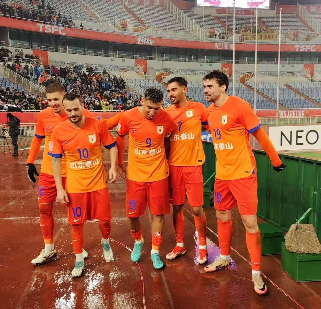 五花八门!欧预赛比赛引领球迷狂热,每场皆精彩 五花八门!欧预赛比赛引领球迷狂热,每场皆精彩