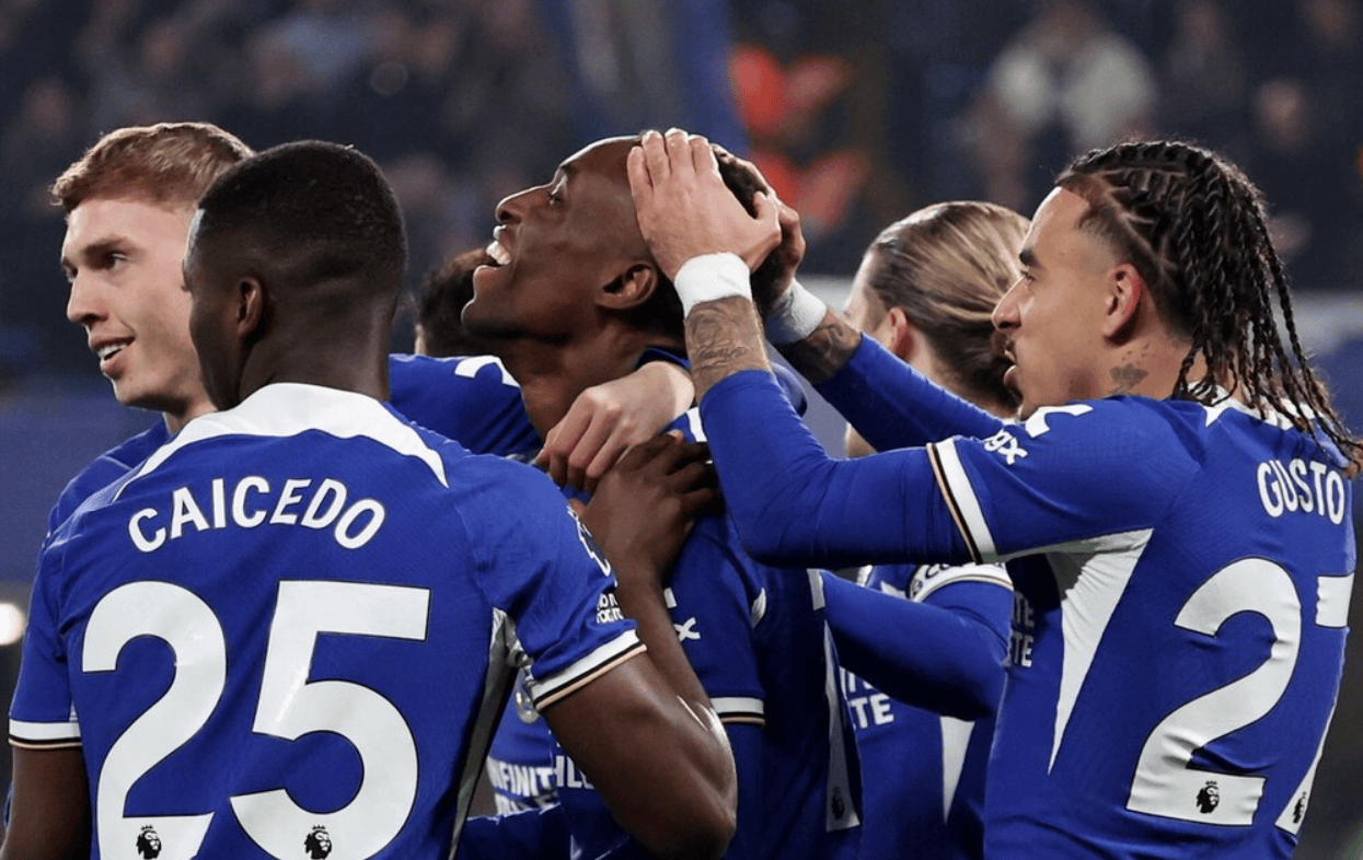 悟空体育-热刺客场击败维拉,继续争冠希望