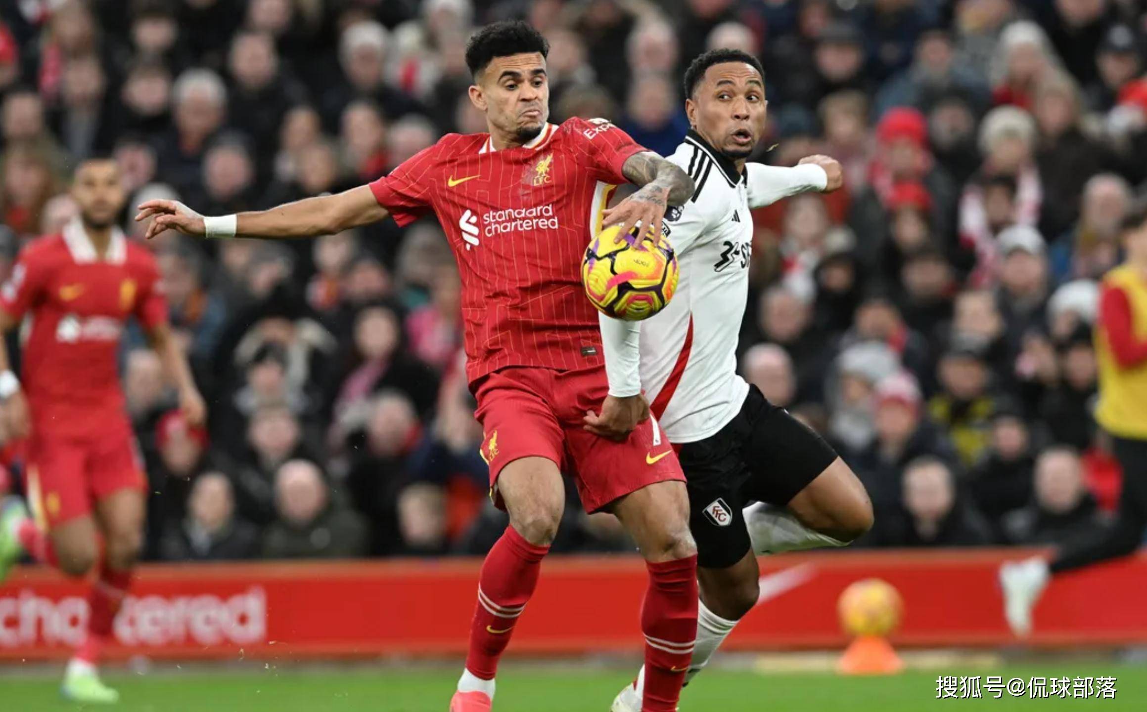 曼城客场逼平伯恩莱,继续紧追领头羊 曼城客场逼平伯恩莱,继续紧追领头羊