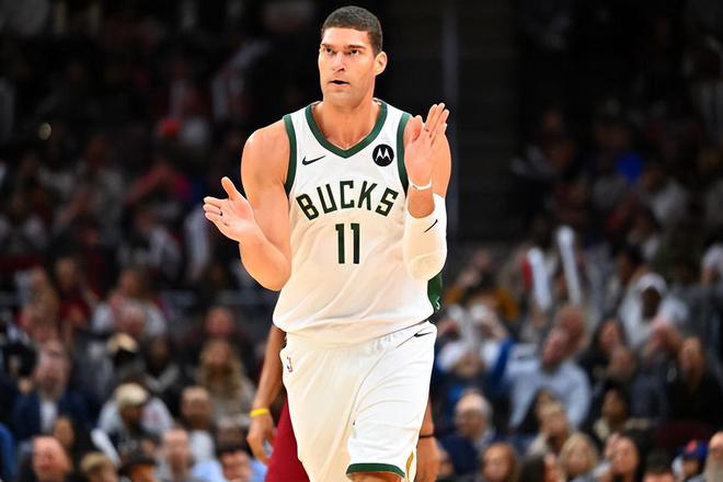 雄鹿内线迎来新帅,挑战重任 雄鹿内线迎来新帅,挑战重任