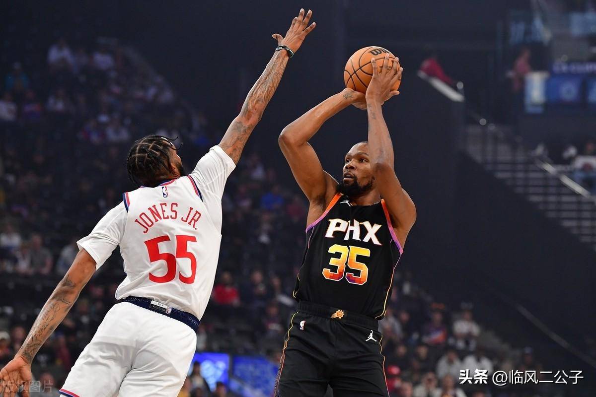 太阳球员技艺娴熟,给对手造成极大困扰 太阳球员技艺娴熟,给对手造成极大困扰