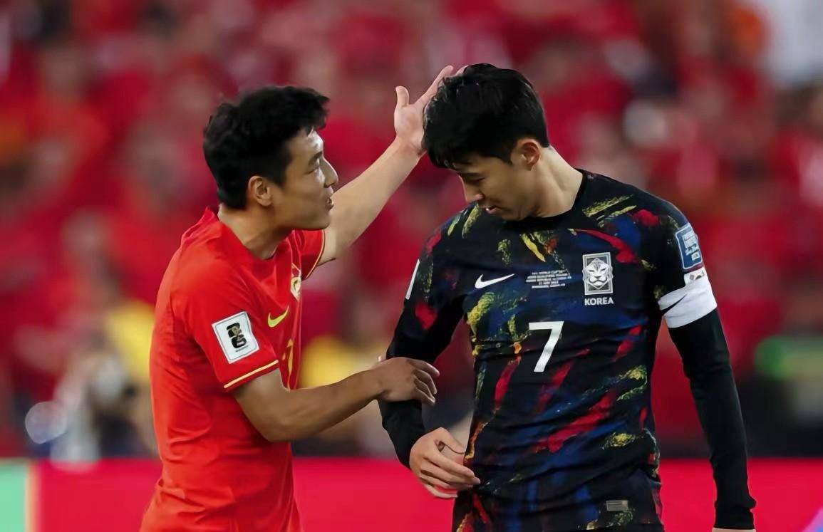 双方互交白卷,争议判罚引发热议 双方互交白卷,争议判罚引发热议