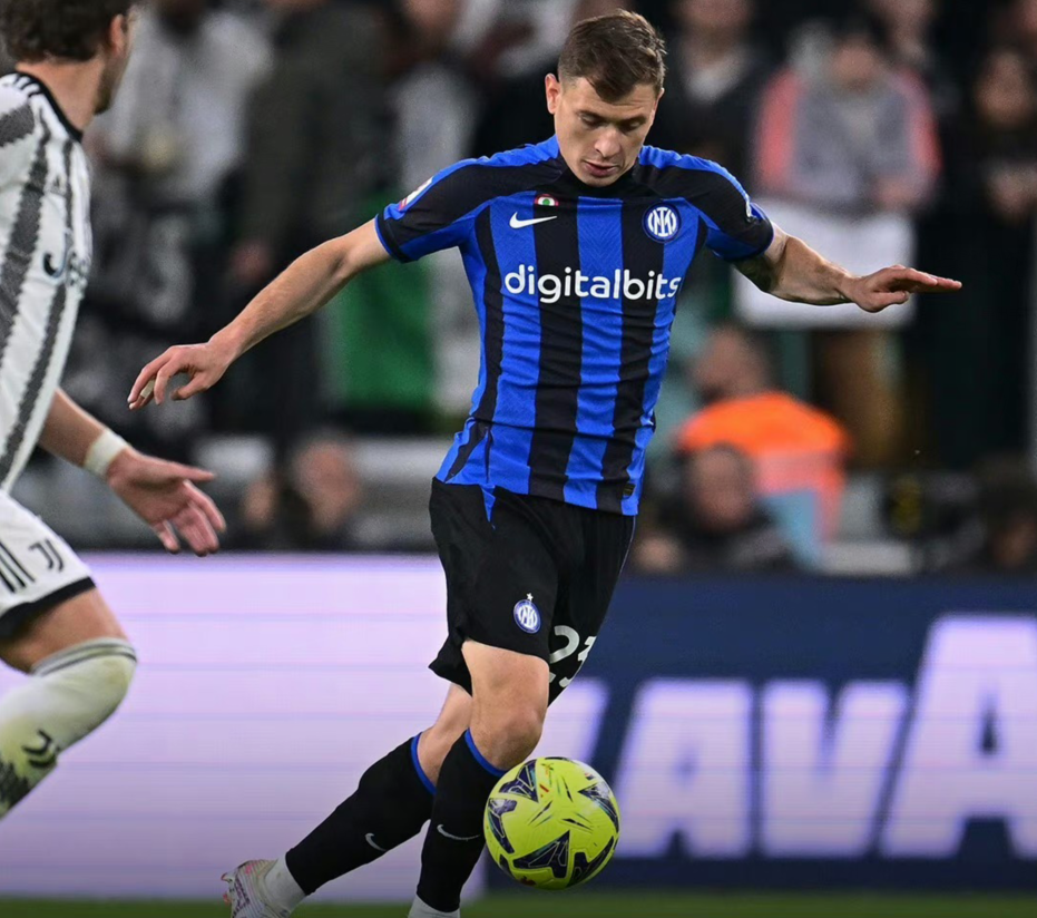 尤文图斯后卫遭遇红牌，球队陷入人员危机