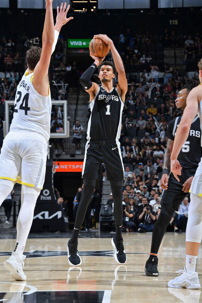 悟空体育官网-爵士三分火热,大胜对手稳扎稳打