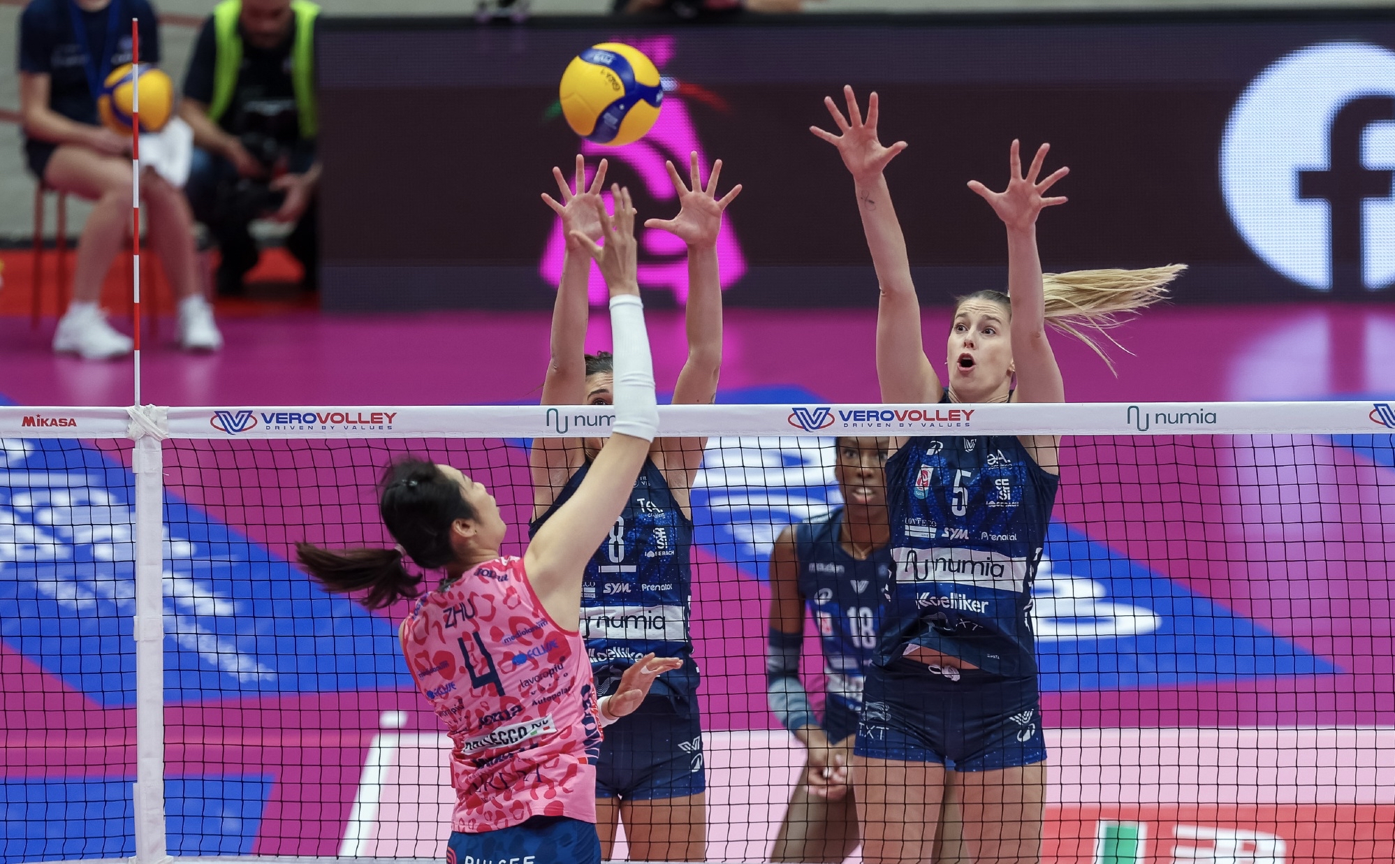 著名比赛现场:女性球员表现出色 著名比赛现场:女性球员表现出色