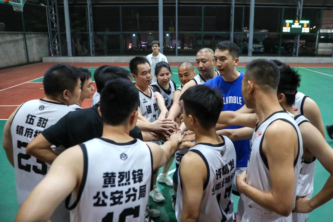 悟空体育-专业篮球球队队员接受特训备战